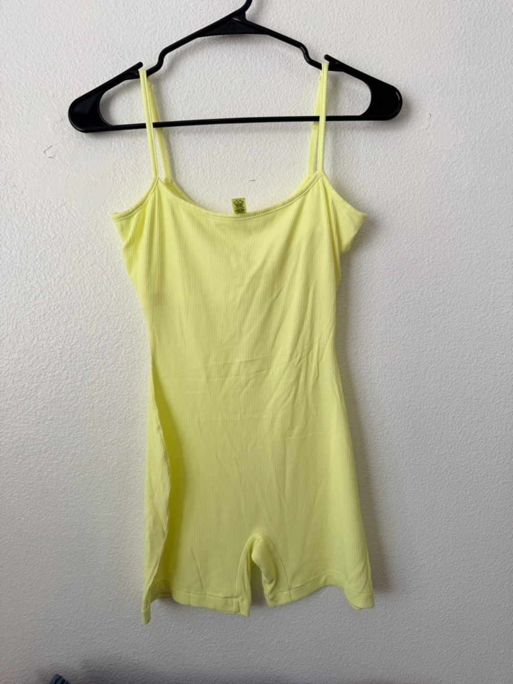 SKIMS Ribbed Soft Lounge Scoop One Piece Romper Lemonade Yellow OS-MDT-2695 - Picture 2 of 3